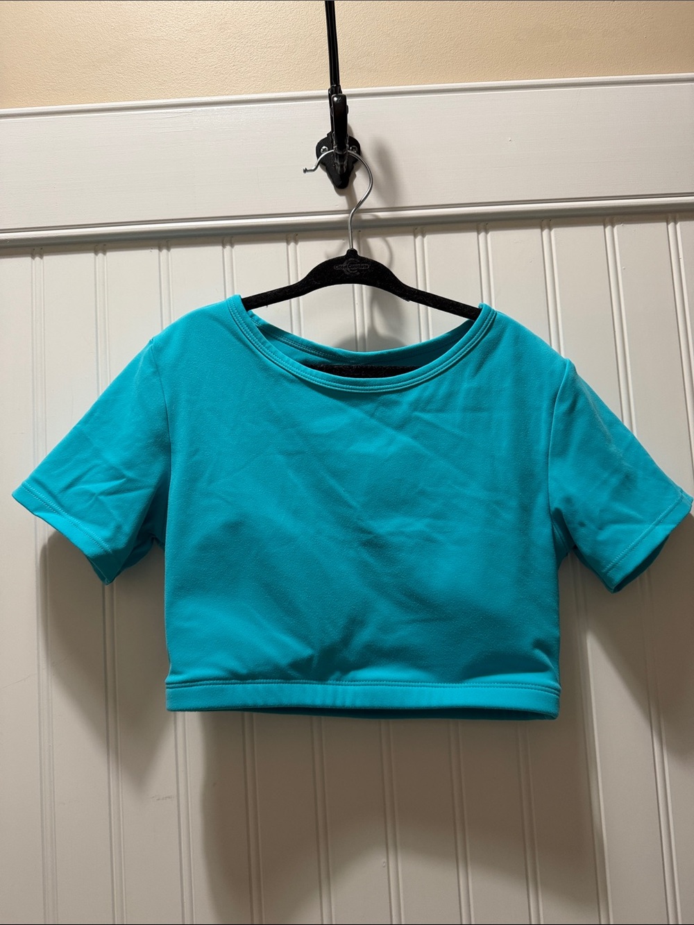 Amazon Turquoise Crop Top, athletic top - Short Sleeve